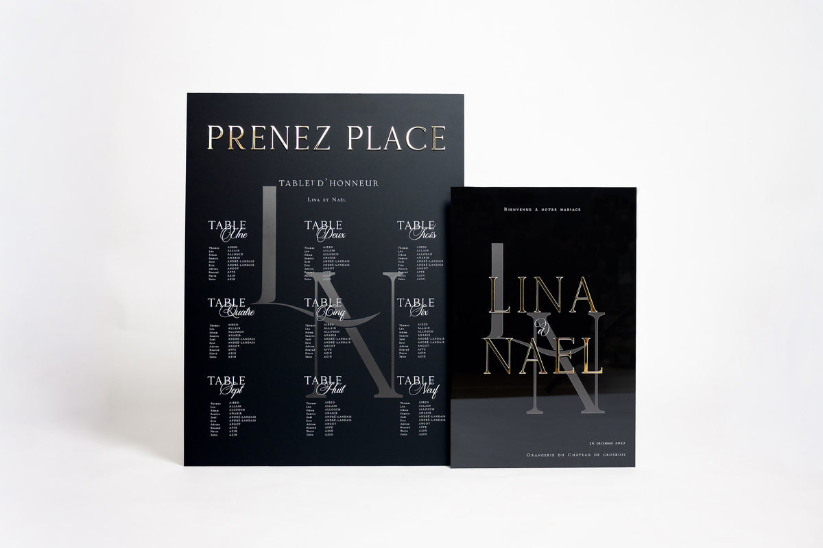 La Signature PERSONNALYS : ensemble noir et doré avec panneau de bienvenue et plan de table