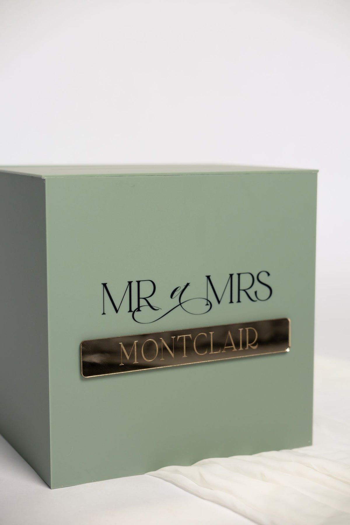 Urne mariage vert sauge personnalisée de face
