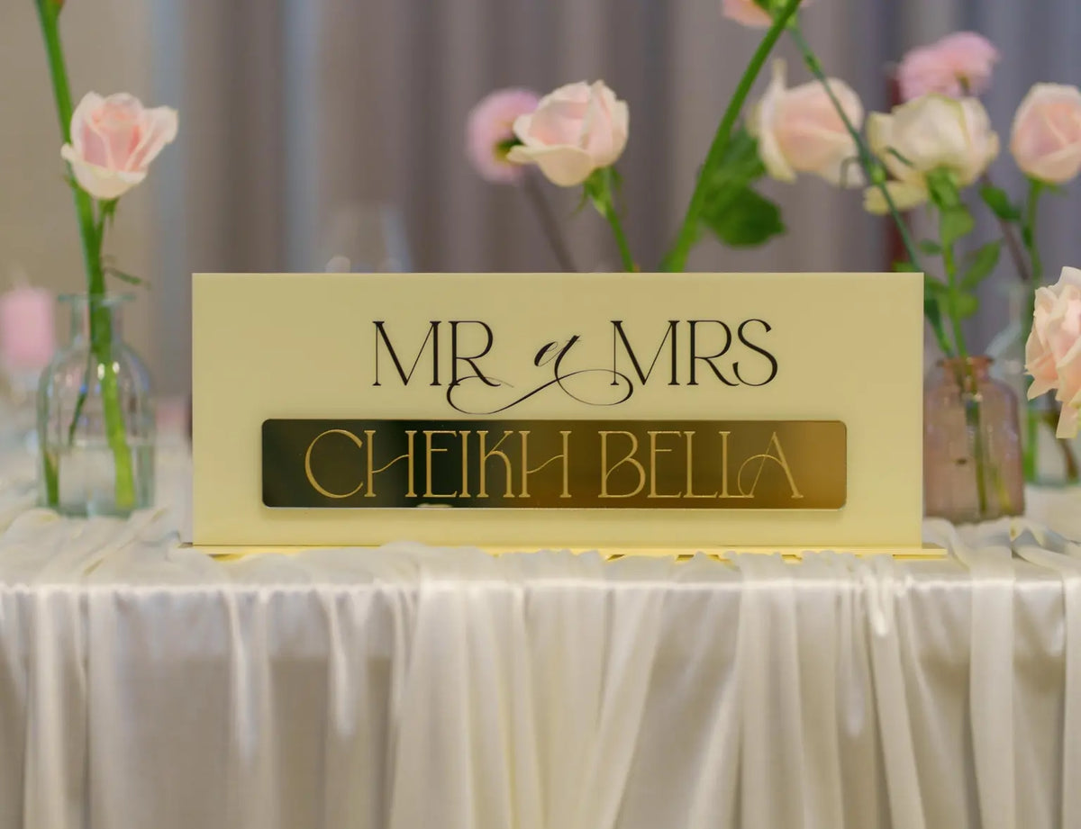 Top Table rectangulaire personnalisé de Leïla et Naïm, vue rapprochée au Domaine de Grosbois — photographie CHIDRAPROD